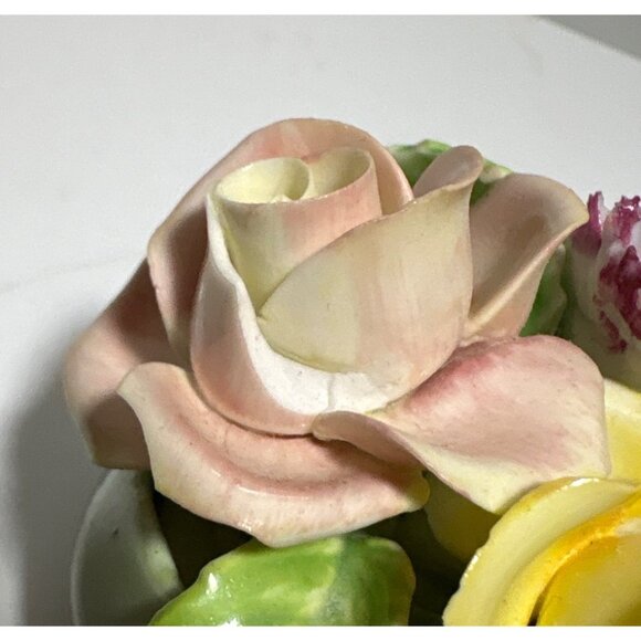 Staffordshire Floral Arrangement Bone China With Roses & Carnation - Picture 9 of 9